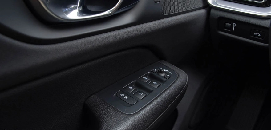 Volvo V60 cena 129899 przebieg: 120000, rok produkcji 2019 z Łódź małe 631